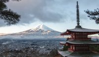 Bangunan Klasik Jepang dengan Pemandangan Menakjubkan